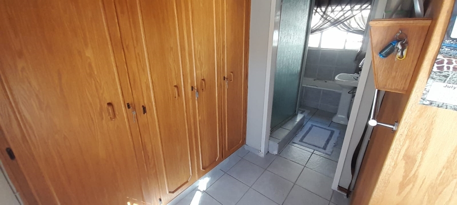 5 Bedroom Property for Sale in Meiringspark North West